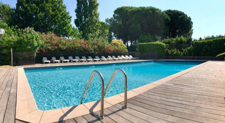 Serviced apartment with garden, pool & patio | Dogs allowed — photo 3
