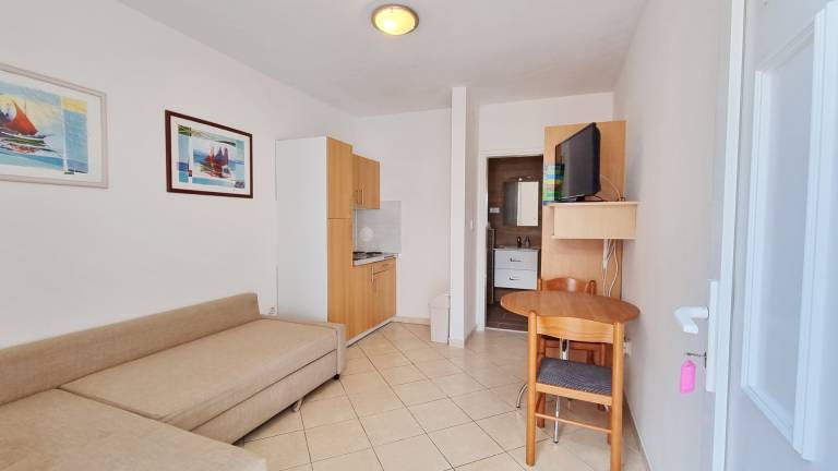 Apartment with patio & barbeque in Baska