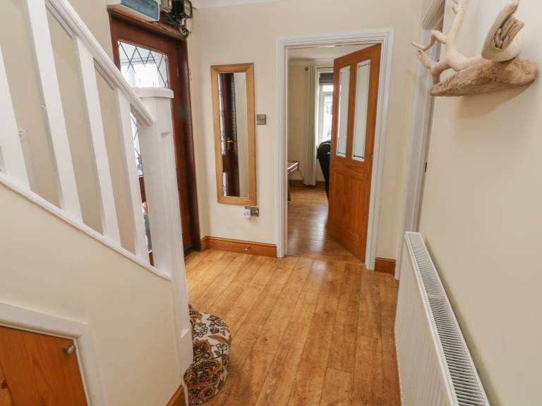 Family-oriented cottage with yard | Beach view | Dogs allowed — photo 3