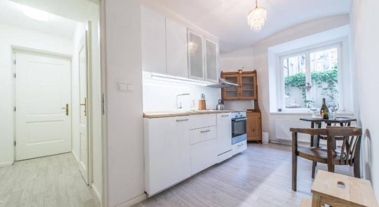 Apartment with patio | Near Dancing House — photo 3