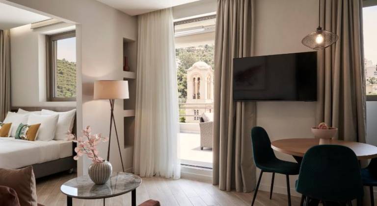 Beautiful serviced apartment with patio | Close to Syntagma Square | Pet-friendly — photo 2