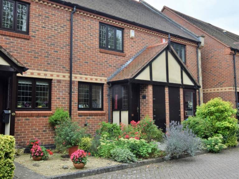 Cottage with garden | Pets are welcome in Warwick