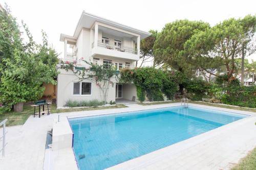Villa  Mithatpaşa Mahallesi