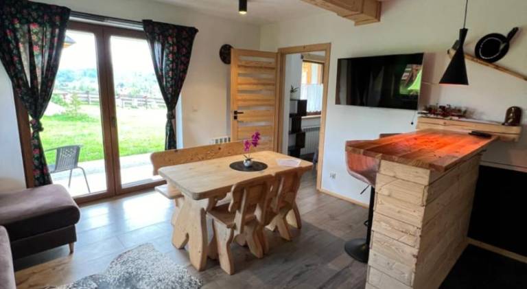 Chalet with garden, patio & hot tub — photo 2