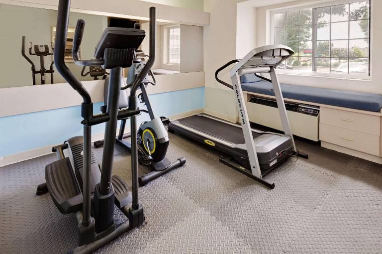 Microtel Inn & Suites by Wyndham Madison East — photo 4