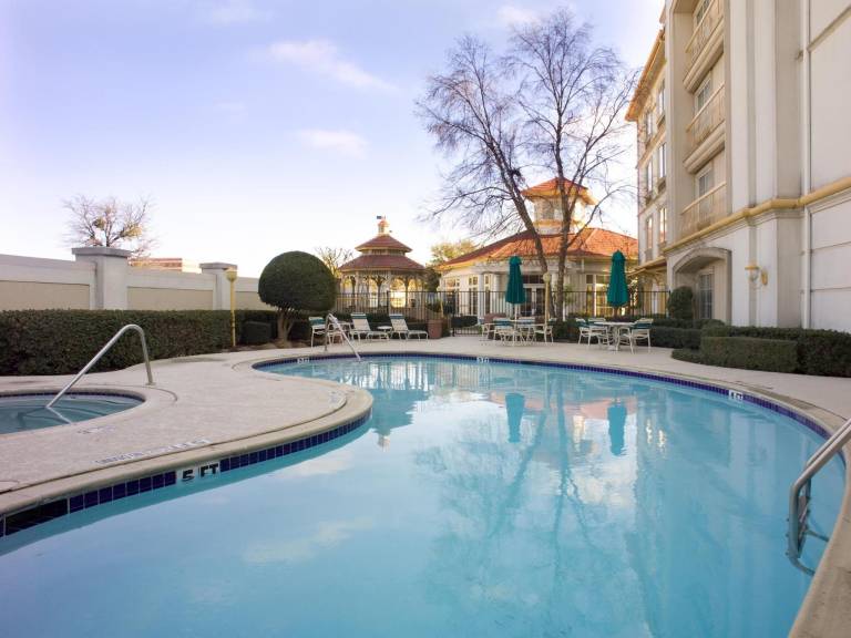 La Quinta Inn and Suites Fort Worth City View — photo 3