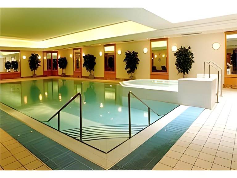 Serviced apartment with sauna, pool & garden | Close to Royal Palace of Brussels | Suitable for remote work — photo 3