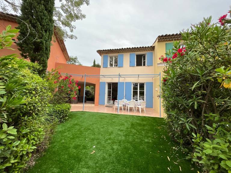 Gite with patio, garden & hot tub — photo 2