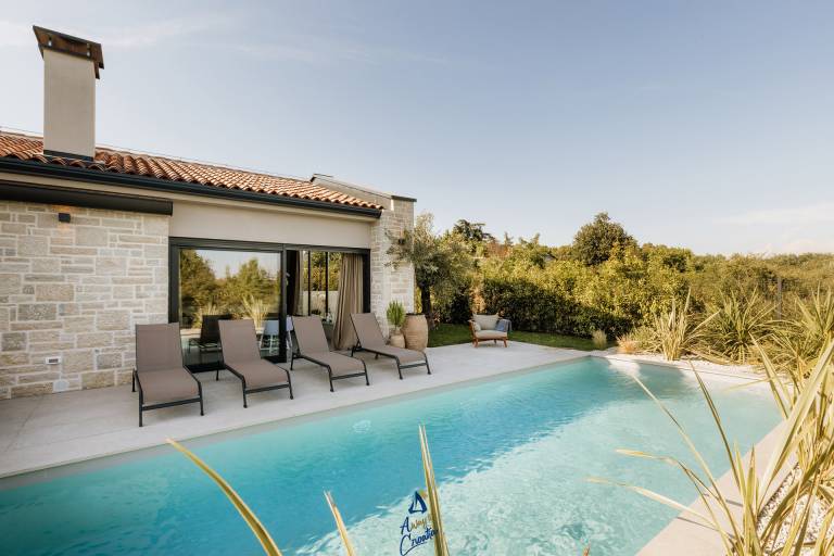 Luxury Designer Villa for 6 with Heated Pool — photo 3