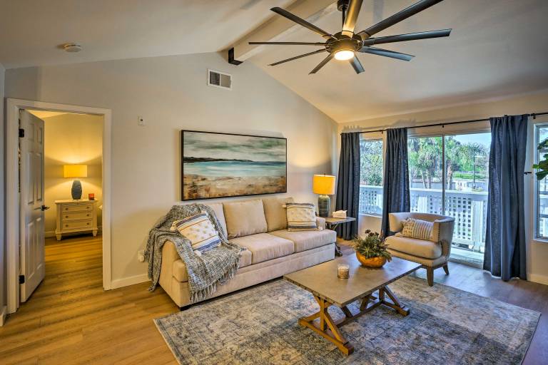 Cozy-Chic Condo: Walk to Beach & Park! — photo 2