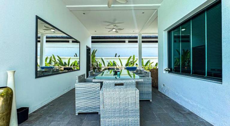 Villa with pool — photo 5
