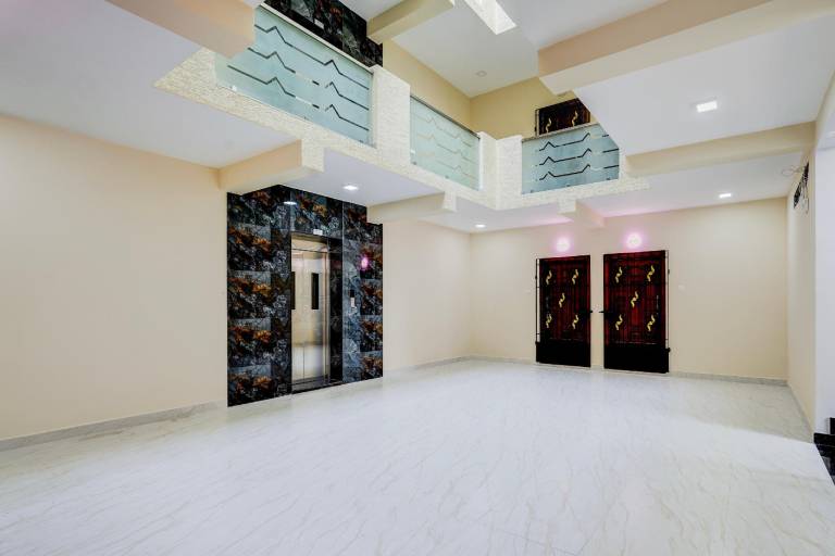 Hotel O Eswar Guest House Padur