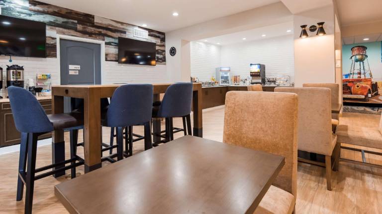 Best Western Plus New Barstow Inn & Suites — photo 4