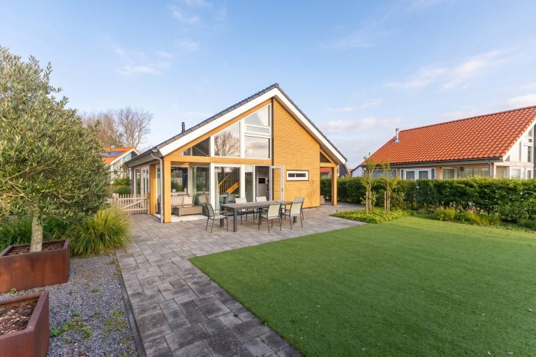 Entdecken Sie das Ferienhaus De Meerpaal in Renesse: Direkt hinter den Dünen, moderner Komfort, großer Garten. Perfekt für einen Familienurlaub am Meer. Jetzt buchen!
