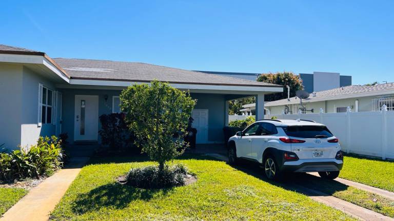 House with pool & garden — photo 4