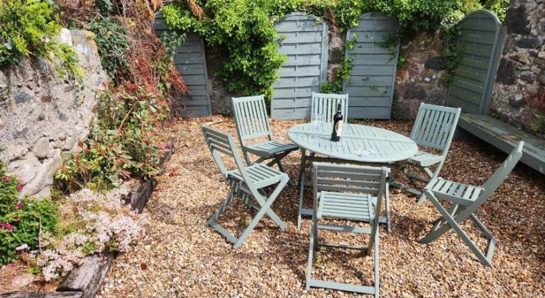 House with patio & garden — photo 5