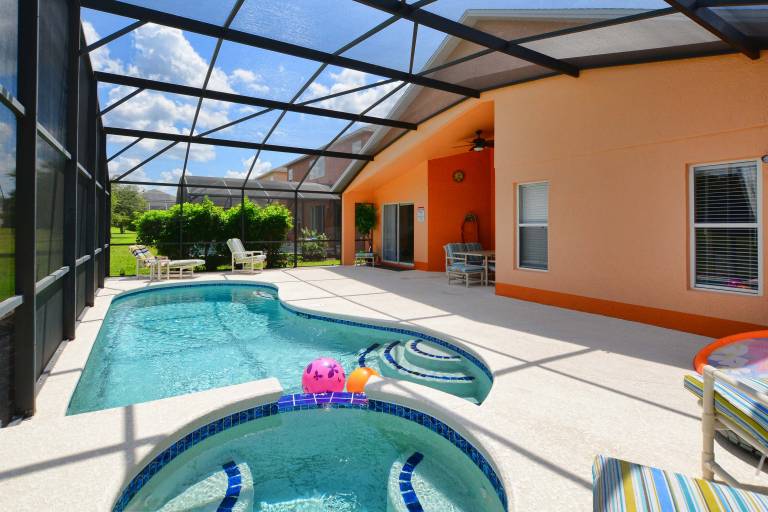 Vacation home with private pool — photo 3