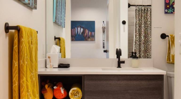 Gorgeous Midtown Condo — photo 3