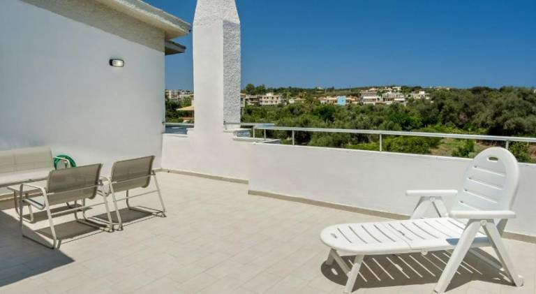 Villa with 5 rooms for 8 persons — photo 3