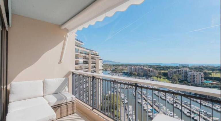 Fully equipped charming apartment with patio & private pool | Pet-friendly — photo 4
