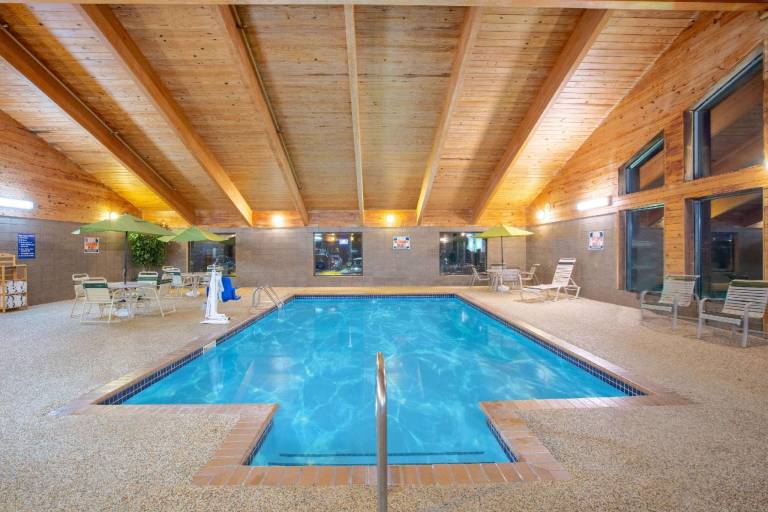 AmericInn by Wyndham Clear Lake — photo 2