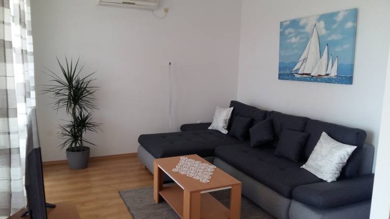 Rental apartment with terrace & barbecue — photo 3