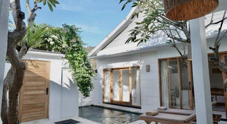 Villa with terrace, yard & private pool — photo 3