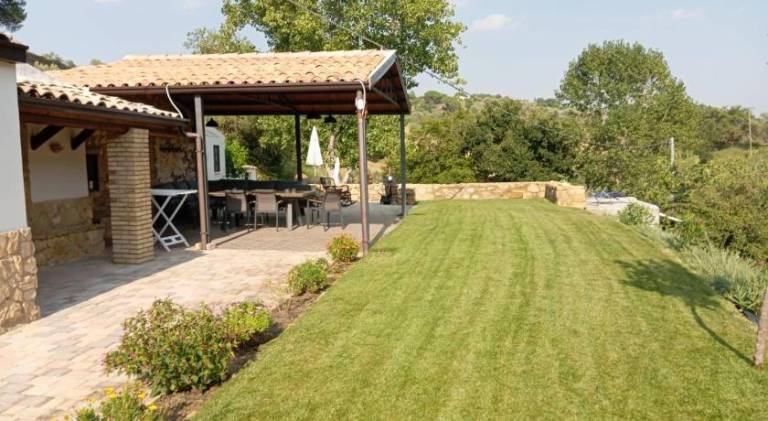 Vacation home with garden, pool & grill | Perfect for remote work | Pets allowed in Enna