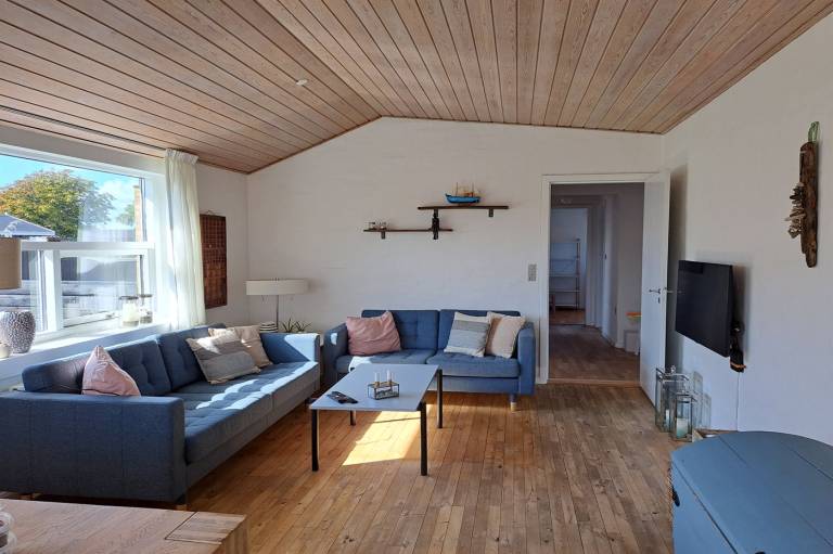 Vacation home with barbecue & patio — photo 2