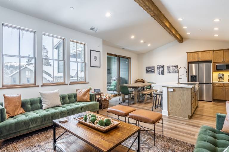 Snowcreek Creekhouse 1463 - Newly Built 3 Bed 2.5 bath, 2 Car Garage Sleeps 8 — photo 3