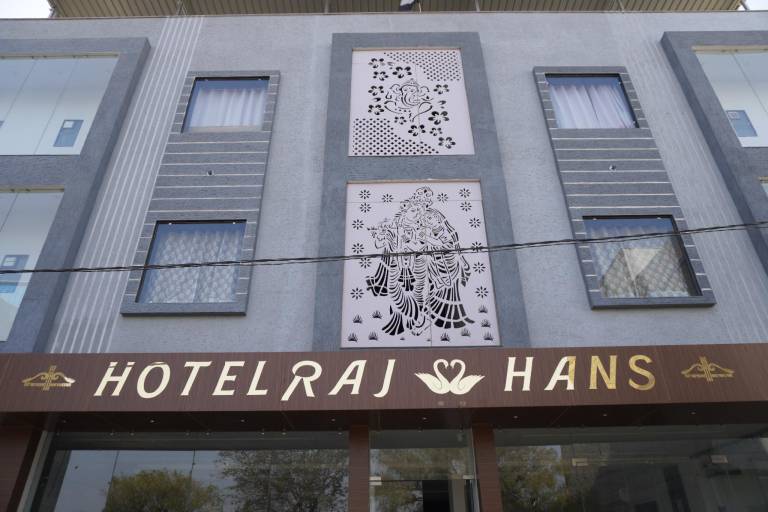 Hotel Raj Hans 500 meter khatu shyam ji temple