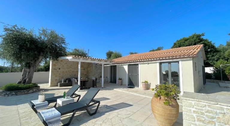 Villa with terrace, private pool & yard | Dogs allowed — photo 4