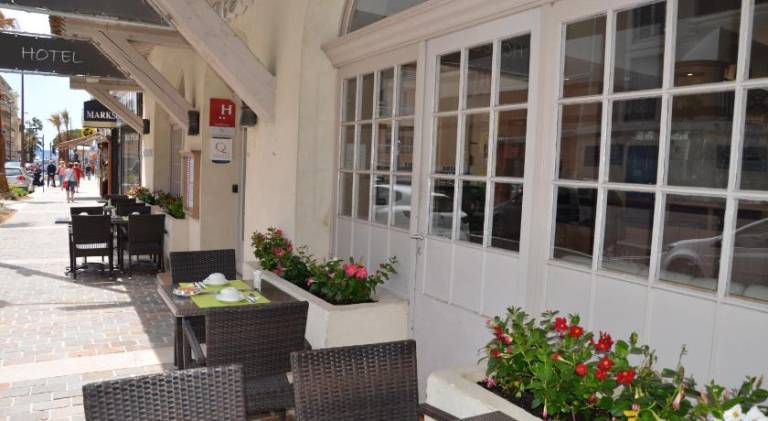 Brit Hotel Confort Le Revest Sainte-Maxime — photo 4