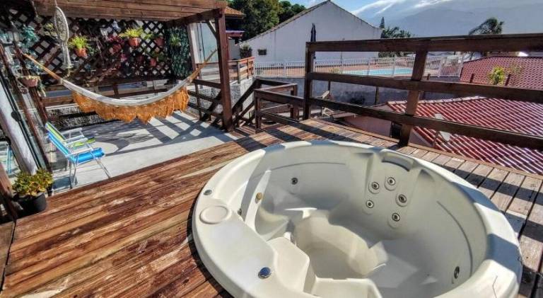 Vacation home with jacuzzi — photo 4