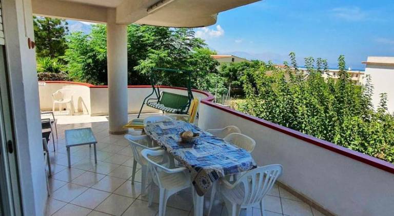 Holiday apartment with yard & patio in Alcamo