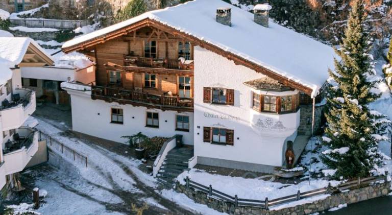 Chalet with hot tub | Pets are welcome in Fiss