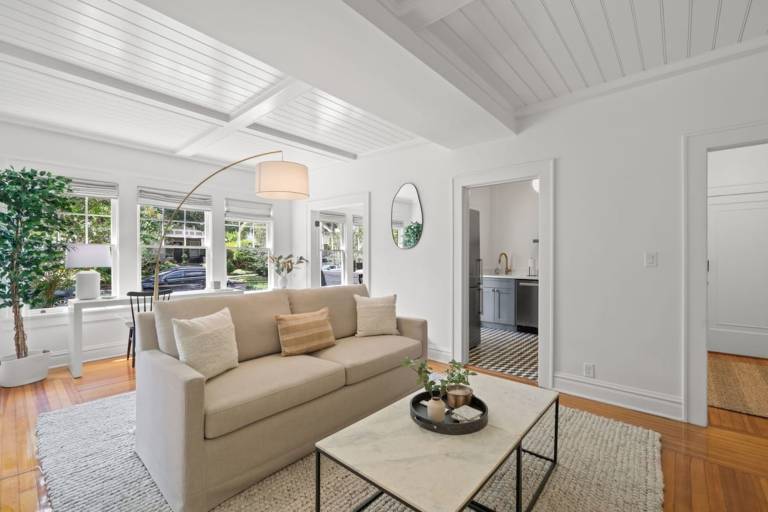 The Adaline 2 Beautiful Hyde Park 1BR Suite