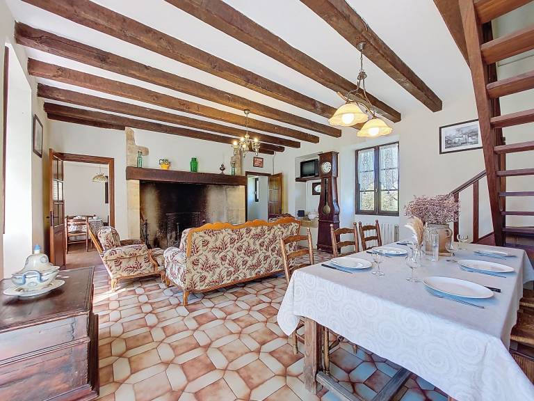 Fully equipped big vacation home with terrace, BBQ & yard | Perfect for remote work | Dogs allowed — photo 2