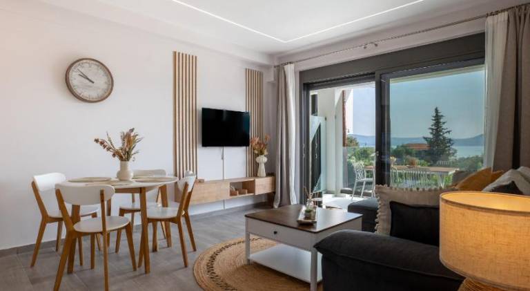 Apartment with patio, garden & private pool | Good for workation — photo 3