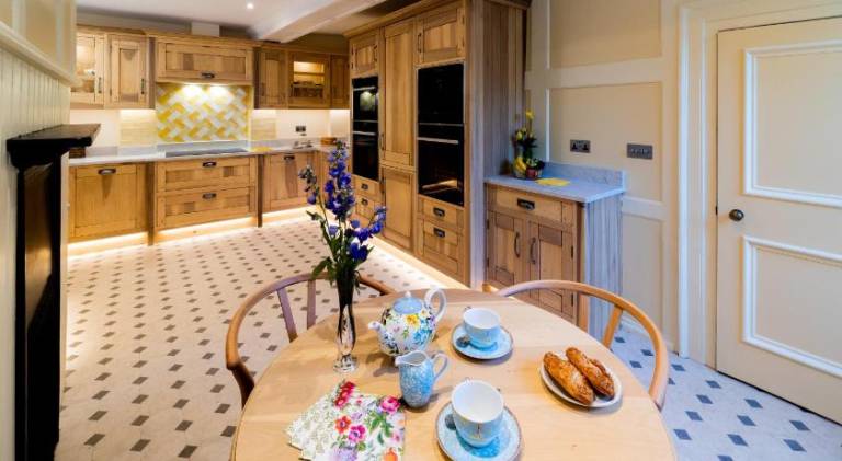 Vacation home with yard & patio | Close to Oxford Castle | Dogs allowed — photo 3