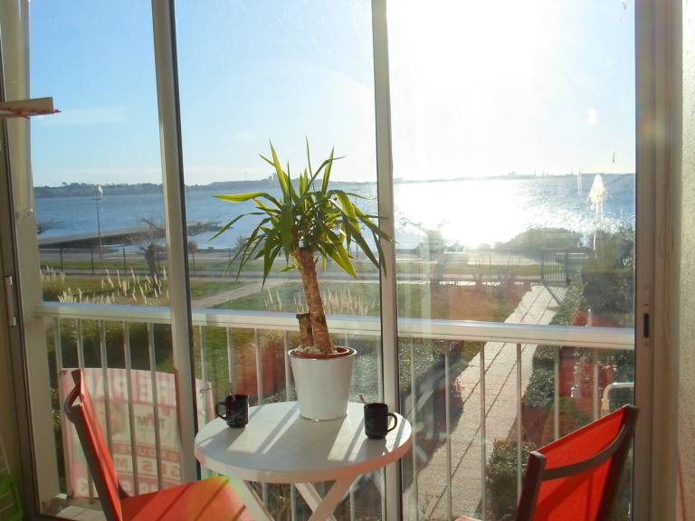 2-Star Apartment in Balaruc-les-Bains with Pets Allowed and Air Conditioning — photo 3