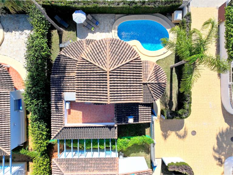 Fully equipped villa with barbecue, yard & private pool | Beach nearby | Pet-friendly — photo 5