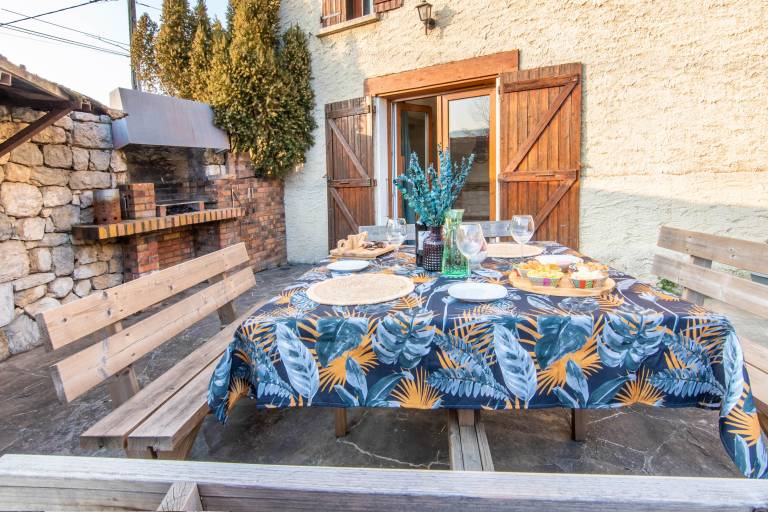 Holiday Home 'La Ferme Du Château' with Private Terrace and Wi-Fi in Gieres