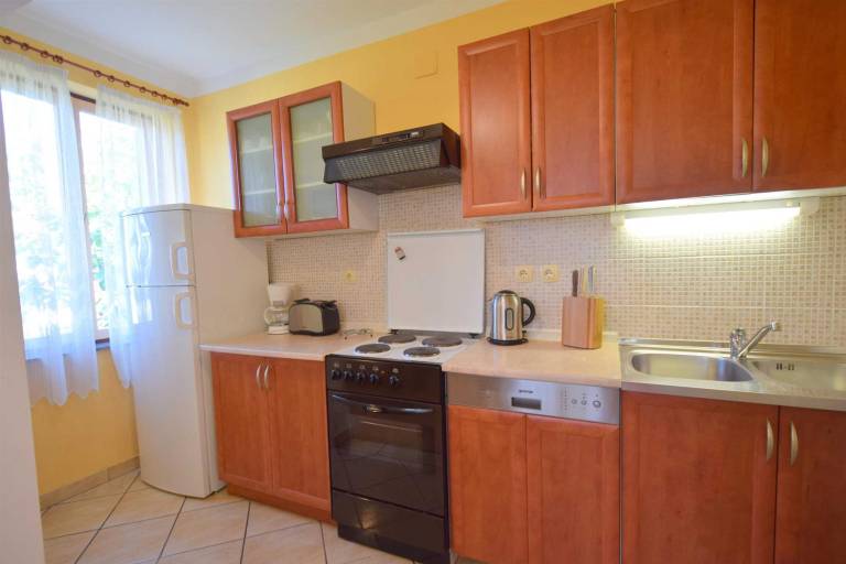 Holiday apartment with barbeque & patio — photo 4