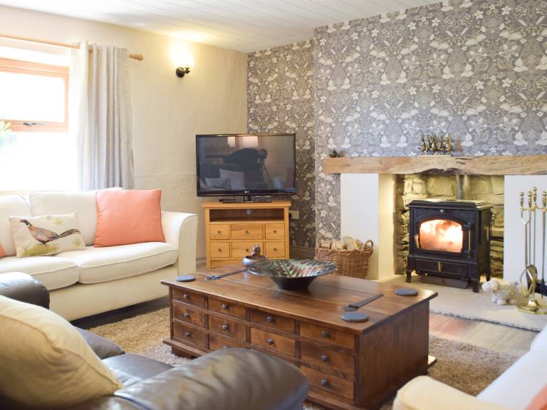 Family-friendly lovely cottage with barbeque & yard | Pets are welcome — photo 2