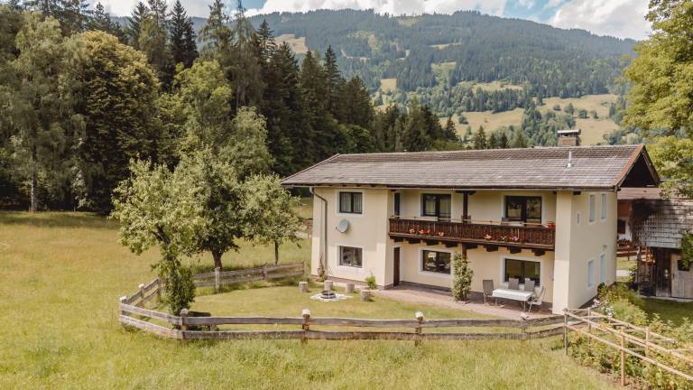 Child-friendly vacation home with yard, barbeque & terrace | Dogs allowed — photo 2