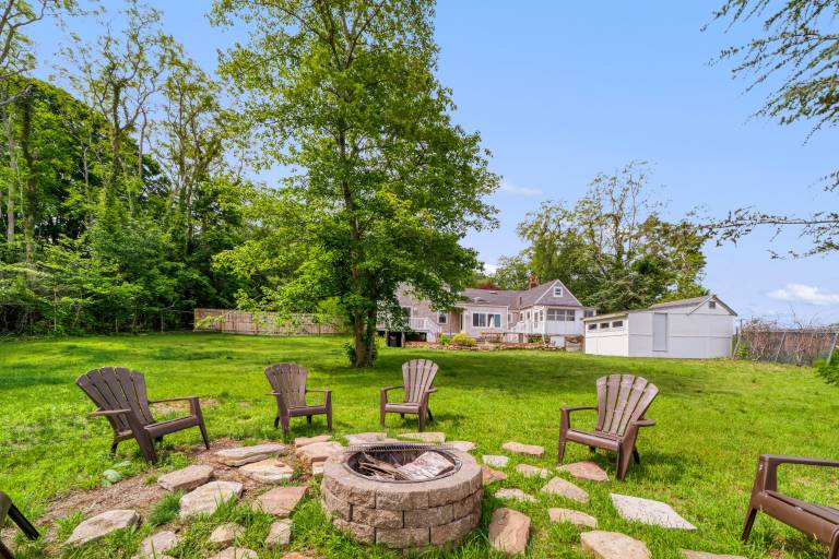 Family-oriented vacation home with garden | City view | Pets are welcome — photo 2