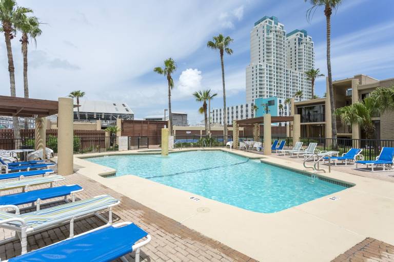 Family-friendly condo with private pool | Beach nearby | Pets are welcome — photo 3