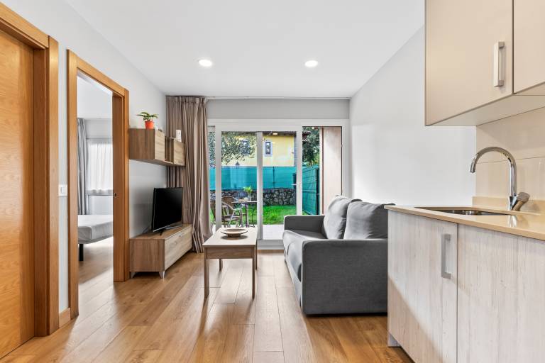 Rental apartment with terrace & garden | Garden view — photo 5