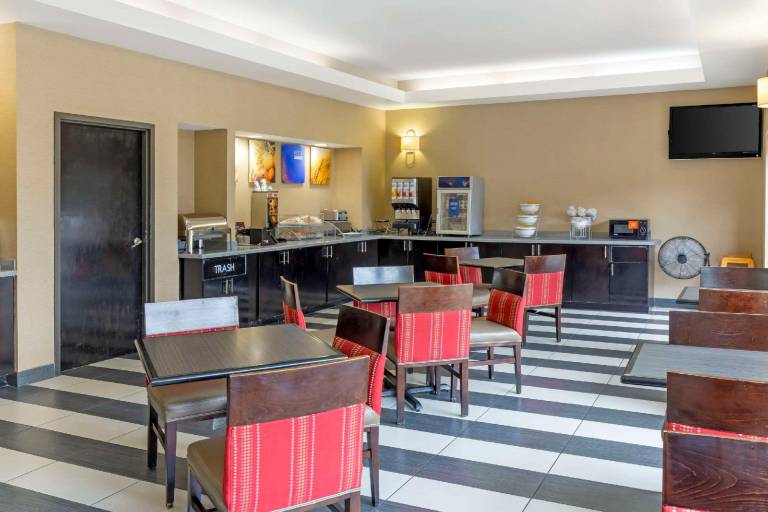 Comfort Suites Inn at Ridgewood Farm — photo 4